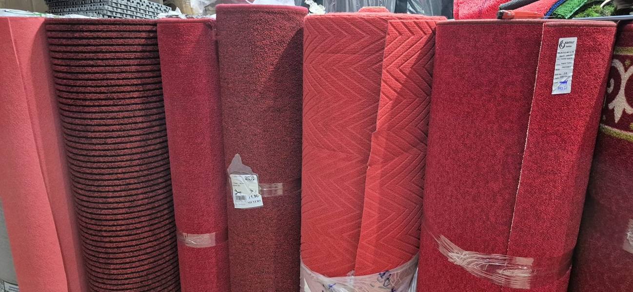 Kırmızı protokol halısı yolluk