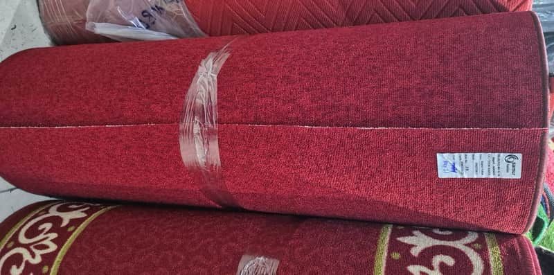 Kaymaz tabanlı kırmızı yolluk halısı İstanbul İstoç - Güvenli kullanım, etkinlik, düğün, otel için anti-slip taban, profesyonel kalite